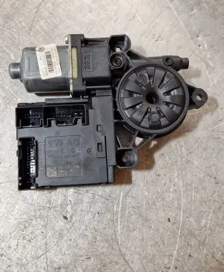 Volkswagen PASSAT B7 Front door window regulator motor 3C0959793C 918432110 120413
