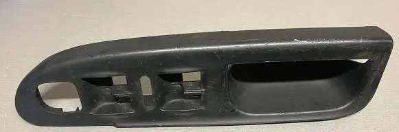 Volkswagen PASSAT B6 Front door window switch trim 3C1867171