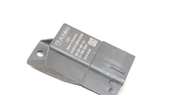 Peugeot 308 Glow plug pre-heat relay 9803299780