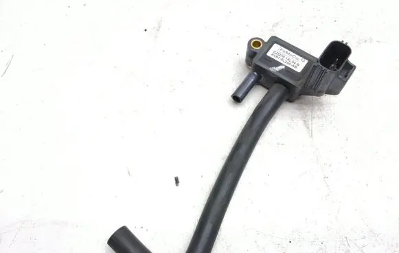 Volvo V40 Exhaust gas pressure sensor AV615L200AB