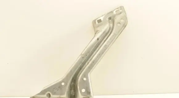 Audi Q5 SQ5 Fender mounting bracket 8R0821136