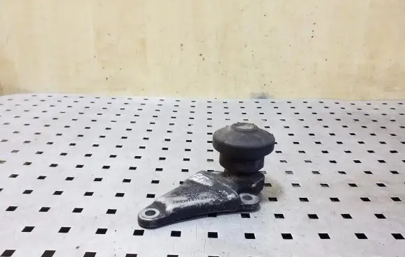 Audi A6 S6 C5 4B Engine mounting bracket 8D0199343J