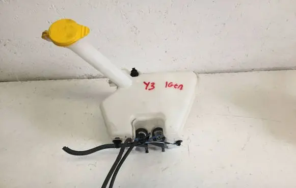 Toyota Yaris Windshield washer fluid reservoir/tank ZBIORNICZEK