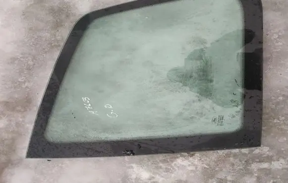 Rear side window