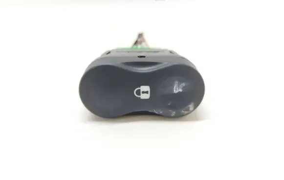 Dacia Sandero Central locking switch button 870250 E2311115