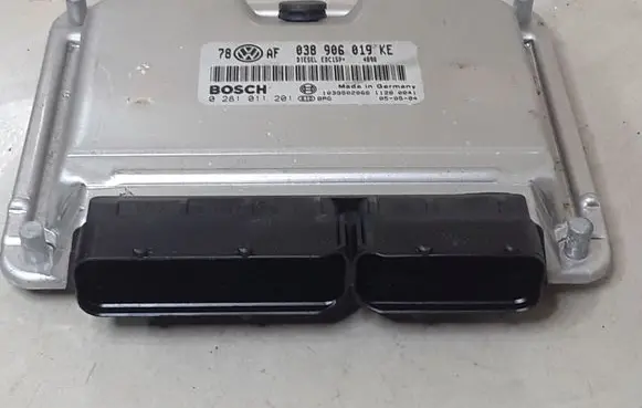 Volkswagen PASSAT B5.5 Engine control unit/module 038906019KE 0281011201