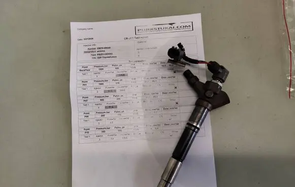 Toyota Avensis T250 Fuel injector 236700R040