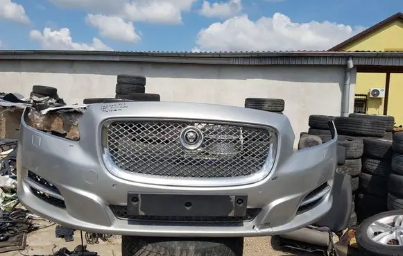 Jaguar XJ X351 Front bumper