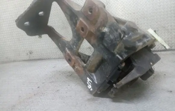 Engine mount bracket