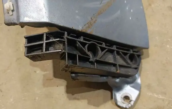 Honda CR-V Front bumper mounting bracket 