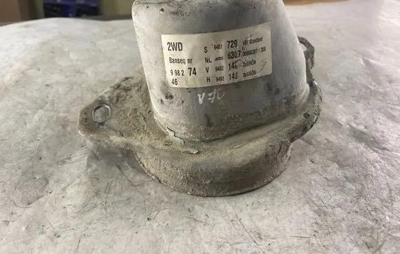Volvo V70 Front shock absorber mounting bracket 9492148