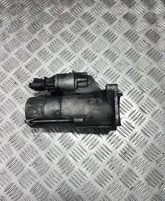 Volkswagen PASSAT B5.5 Starter motor 068911024L
