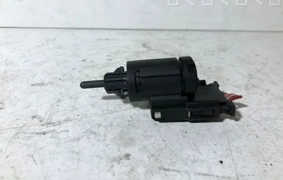 Audi A4 S4 B7 8E 8H Brake pedal sensor switch 3B0945511C 19322010 14723