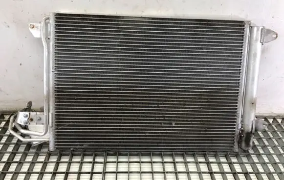 Volkswagen Golf V Coolant radiator 