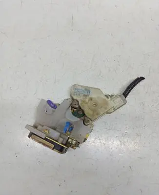 Nissan X-Trail T30 Rear door lock 805524U300