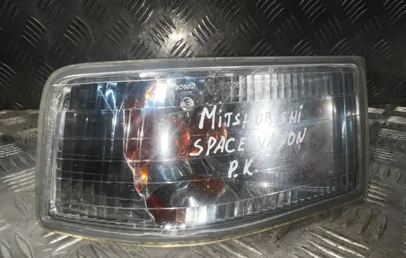 Mitsubishi Space Wagon Front indicator light