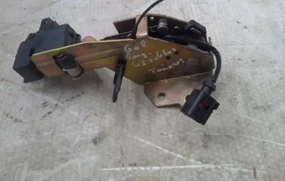 Volkswagen Touareg I Tailgate window lock/catch/latch 7L0827506D