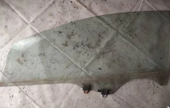 Honda Civic Front door window glass four-door AS2