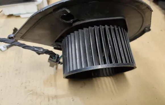 Chrysler Voyager Heater fan/blower 4644196 05407