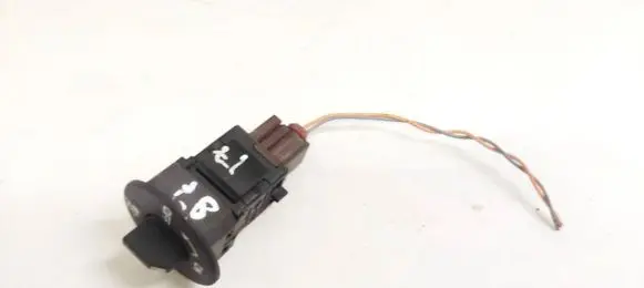 Passenger airbag on/off switch