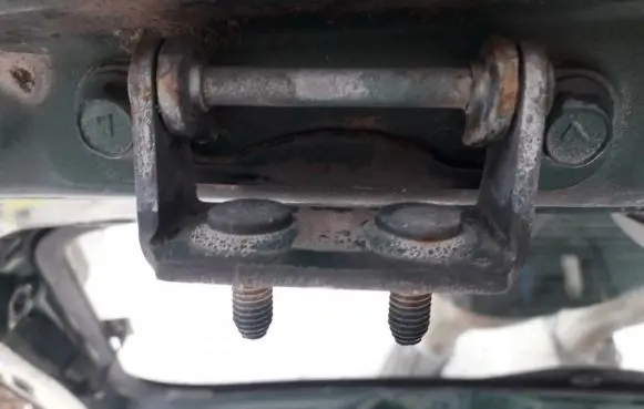 Subaru Impreza II Tailgate/trunk/boot hinge