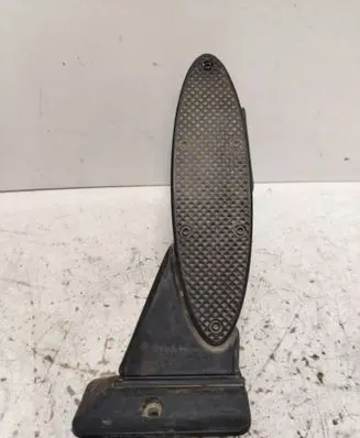 Accelerator throttle pedal