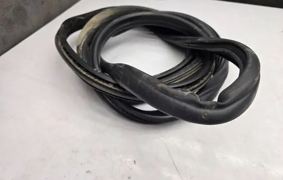 Volkswagen Crafter Rubber seal front door (on door) 