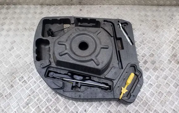 Jaguar XJL Tool set AW9317B043AB 1R8A17032AB