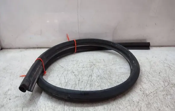 Volkswagen Amarok Engine compartment rubber