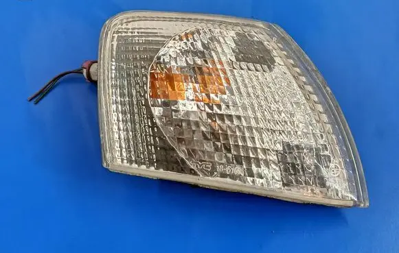 Volkswagen PASSAT B5 Front indicator light 