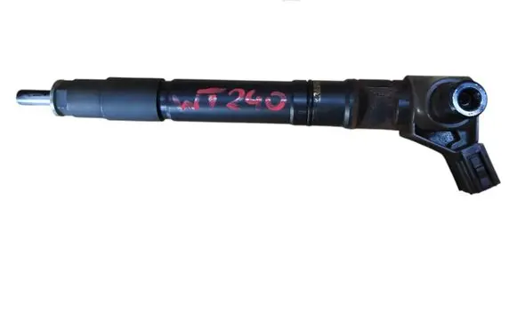 Toyota Hilux VIII Fuel injector 236700E020