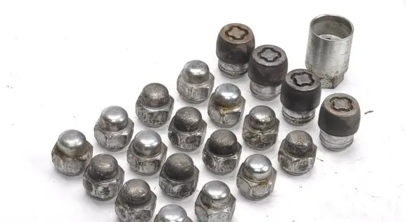 Nissan Juke I F15 Nuts/bolts 