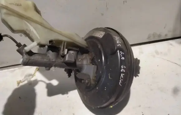 Toyota Corolla E120 E130 Brake booster LSH65