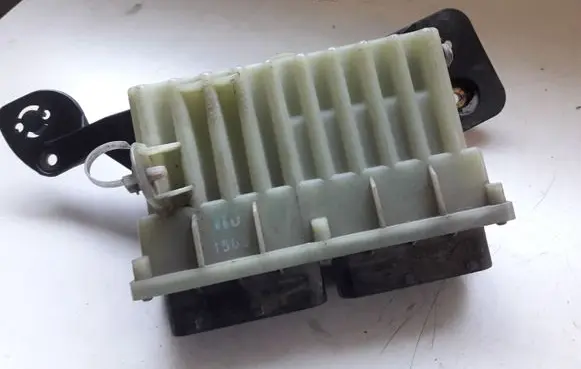 Opel Zafira A Fan control module 