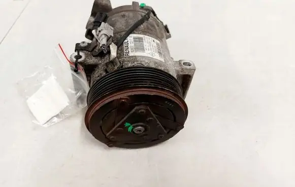 Renault Clio IV Air conditioning (A/C) compressor (pump) 926000217R