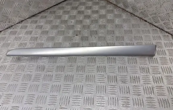 Audi A4 S4 B6 8E 8H Front door glass trim molding 8E0867420