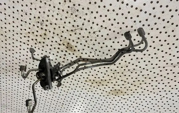 Subaru Outback Fuel injector supply line/pipe 