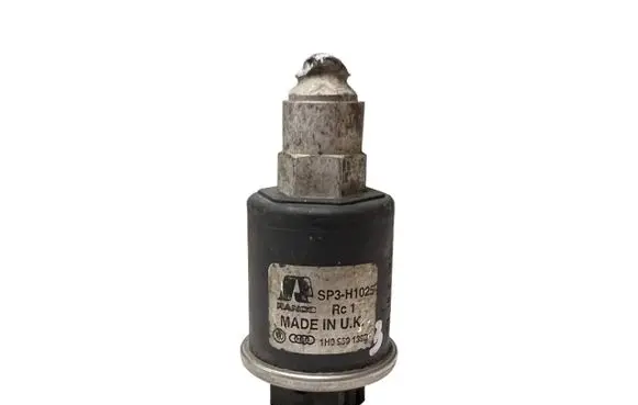 Volkswagen Golf IV Air conditioning (A/C) pressure sensor 1H0959139B SP3H1025 013C116P