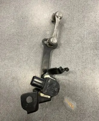 Toyota Land Cruiser (J200) Front air suspension height level sensor 8940660030