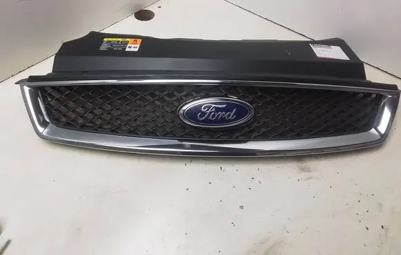 Ford Focus Front grill 4M518138AE 4M518200AJ