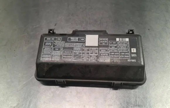 Honda HR-V Fuse box cover