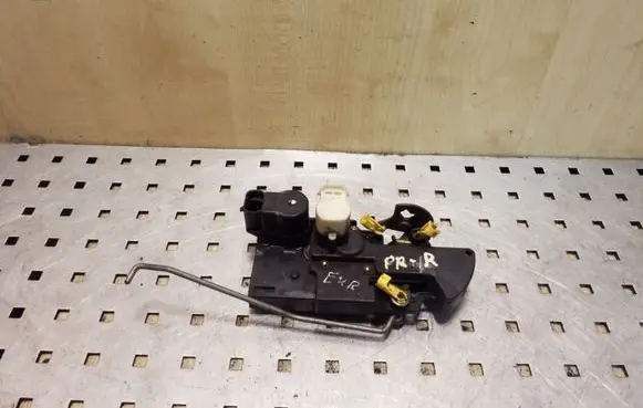 Opel Frontera B Front door lock 16634324