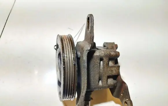 Mazda 626 Power steering pump 84173107 GE4T32650B