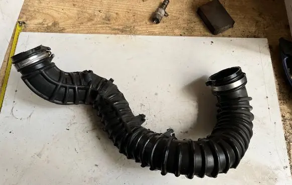 Opel Vivaro Intercooler hose/pipe 8200607746 93858731