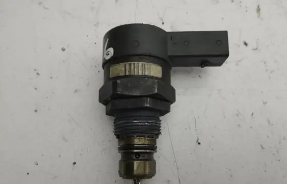 Mercedes-Benz S W221 Fuel pressure regulator A6110780449