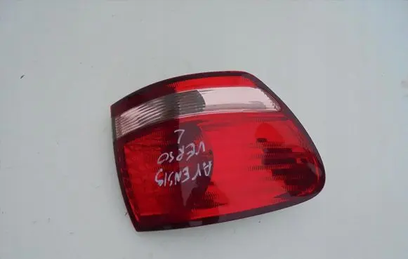 Toyota Avensis Verso Rear/tail lights