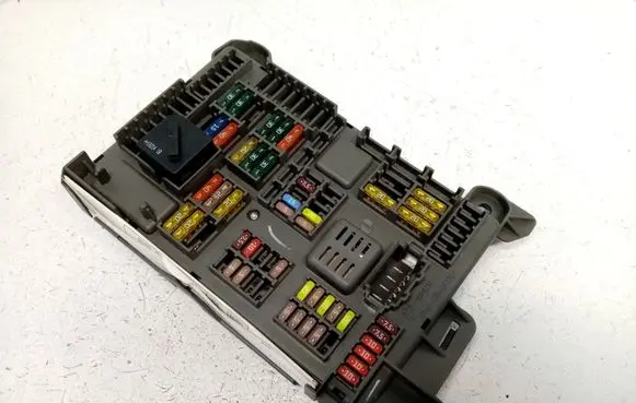BMW X5 E70 Fuse module 6931687 61146931687