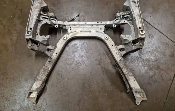 BMW 7 E65 E66 Front subframe 6752293 6752294