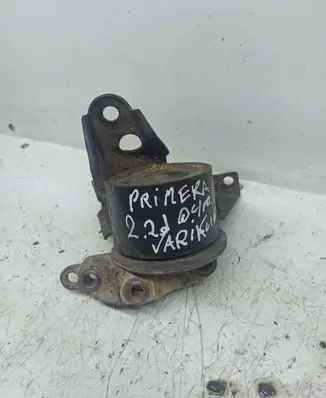 Nissan Primera Engine mount bracket