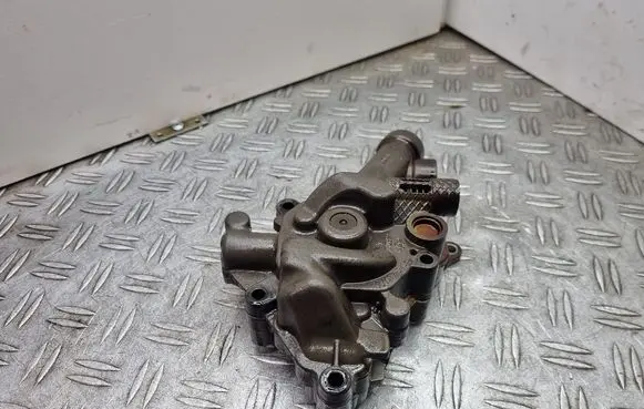 Mercedes-Benz C W204 Oil pump A2711810301